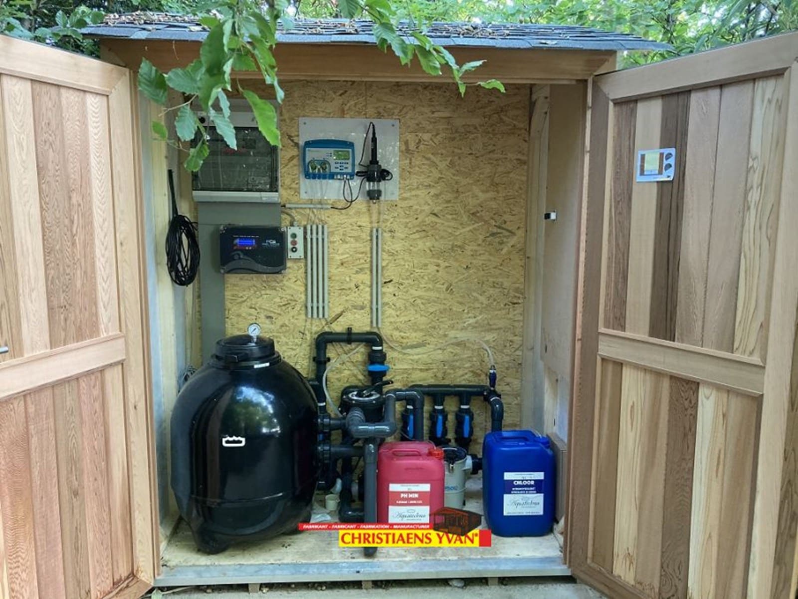 Tuinberging met dubbele deuren van hout (1/3)